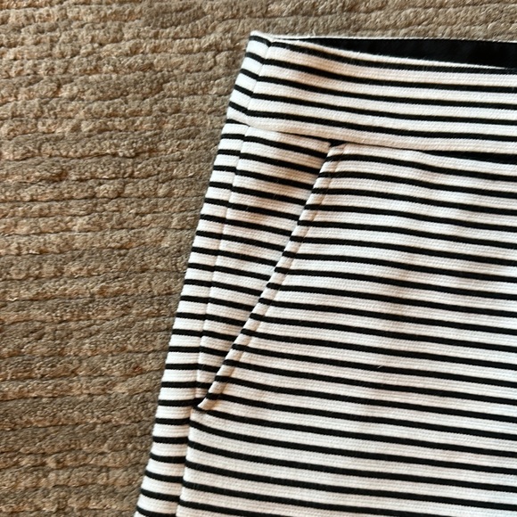 BCBGMaxAzria shorts - Picture 5 of 12